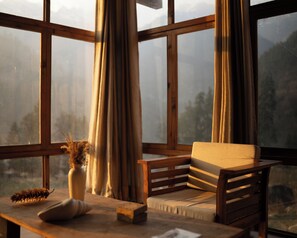 Premium Triple Room, Smoking, Mountain View | Interior - The Hidden Treasure (Sosan)