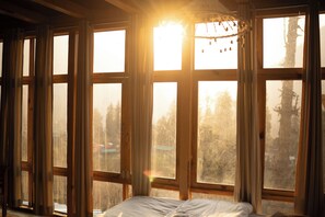 Chambre panoramique double, salle de bain privée, vue sur la montagne