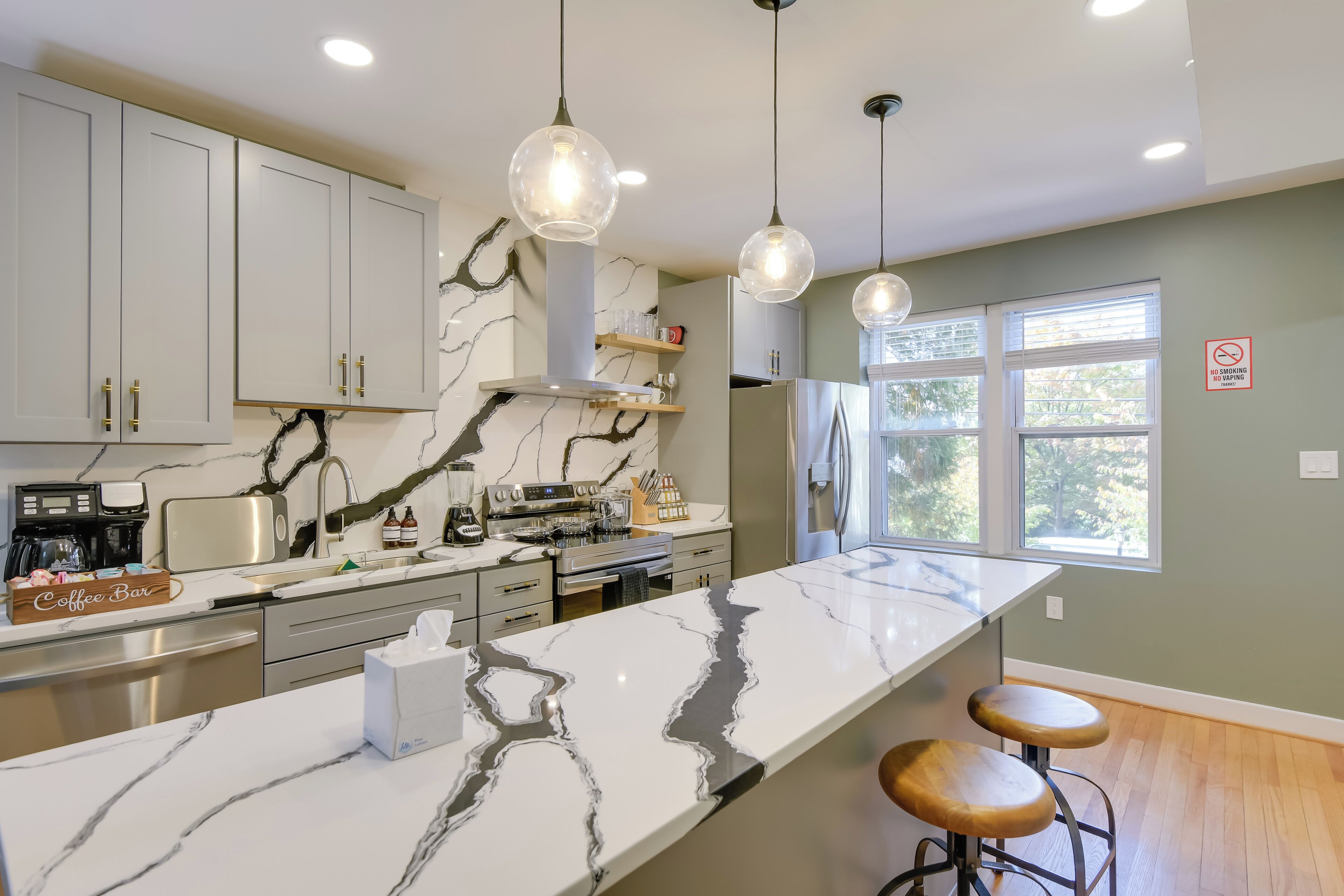 Fridge, microwave, stovetop, dishwasher