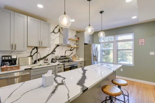 8 Mi to DC: Cheverly Apt w/ Easy Metro Access