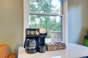 Interior - Walk to Metro Station! Cheverly Apt 8 Mi to DC (Cheverly)