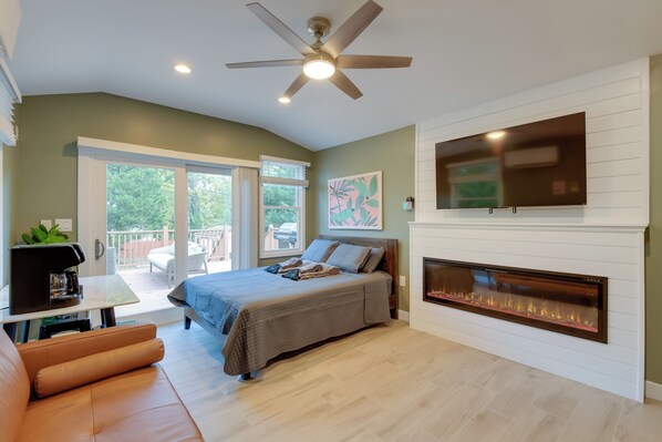 1 bedroom, iron/ironing board, internet, bed sheets - Walk to Metro Station! Cheverly Apt 8 Mi to DC (Cheverly)