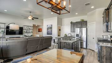 Fridge, microwave, stovetop, dishwasher