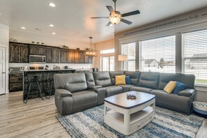 TV, fireplace, books - Year-Round Outdoor Fun: Spacious Retreat in Iona (Iona)