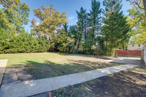 Property grounds - Commuter's Dream! Cheverly Studio 1/2 Mi to Metro (Cheverly)