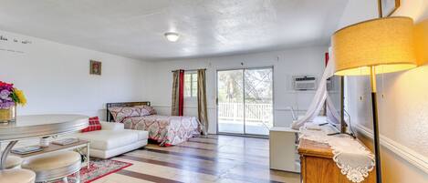 Schreibtisch, Bügeleisen/Bügelbrett, Internetzugang, Bettwäsche