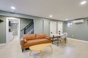 Interior - Work & Explore in DC! Cheverly Apt 1/2 Mi to Metro (Cheverly)