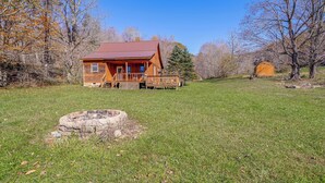 A log cabin with a porch and a fire pit in the foreground. - Scenic Getaway, 10 Mi to Snowshoe Mountain & Lake! (Snowshoe)