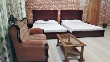 Kahden hengen deluxe-huone (yksi tai kaksi sänkyä), parveke, näköala puutarhaan | Ilmainen Wi-Fi