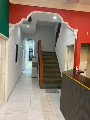 ฝ่ายต้อนรับ