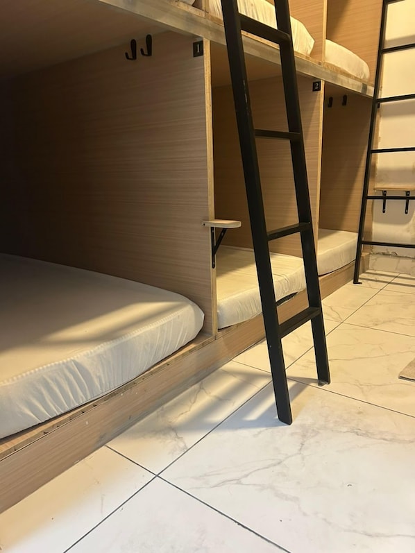 Comfort Shared Dormitory, Mixed Dorm, Non Smoking, Air conditioning | Laptop workspace, free WiFi