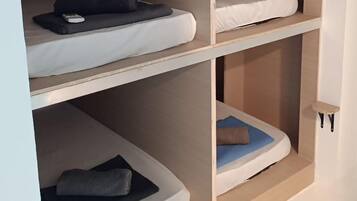 Shared Dormitory, Mixed Dorm, Air conditioning | Laptop workspace, free WiFi