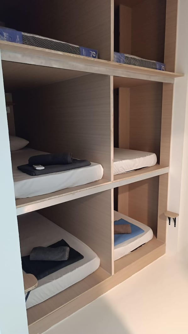 Shared Dormitory, Mixed Dorm, Air conditioning | Laptop workspace, free WiFi - Global Inn Hostel (Kuala Lumpur)