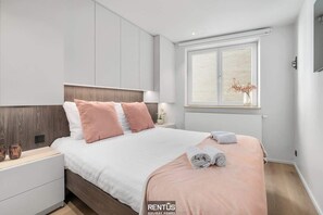 2 Schlafzimmer, Schreibtisch, Reisekinderbett, WLAN