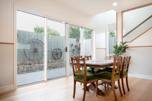 Dining - 2 Houses, 1 Booking, Great Location (Launceston)