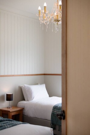 Desk, WiFi, bed sheets