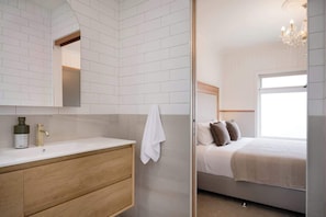 3 chambres, bureau, Wi-Fi, literie fournie