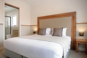 3 bedrooms, desk, WiFi, bed sheets - Pure Bliss - Comfort Delight (Launceston)