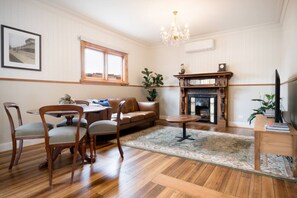 TV - History Meets Luxury - Meet Wahroonga! (Launceston)