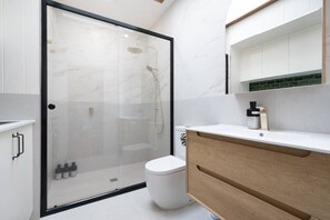 Bathroom - History Meets Luxury - Meet Wahroonga! (Launceston)