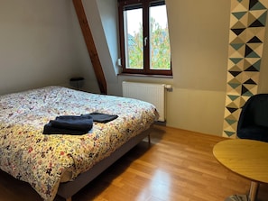 3 quartos, ferros/tábuas de passar roupa, Wi-Fi, roupa de cama