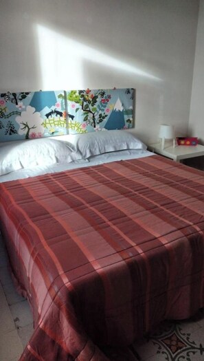 1 chambre, fer et planche à repasser, Wi-Fi gratuit, draps fournis