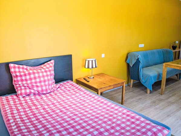 1 bedroom, free WiFi, bed sheets