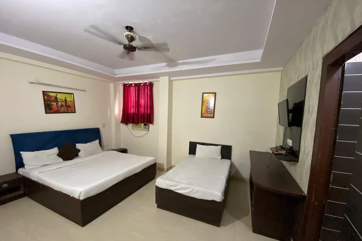 Deluxe Room | Desk, laptop workspace, free WiFi