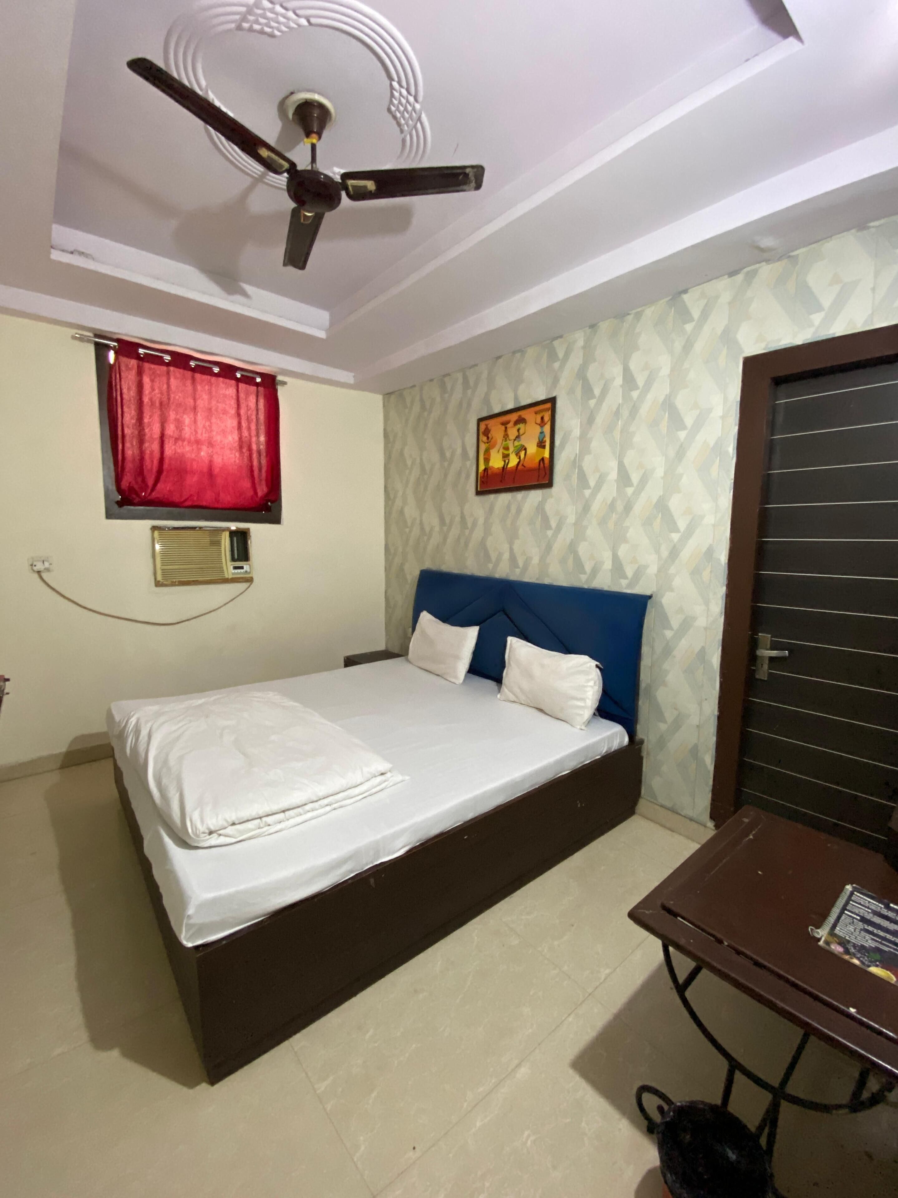 Desk, laptop workspace, free WiFi