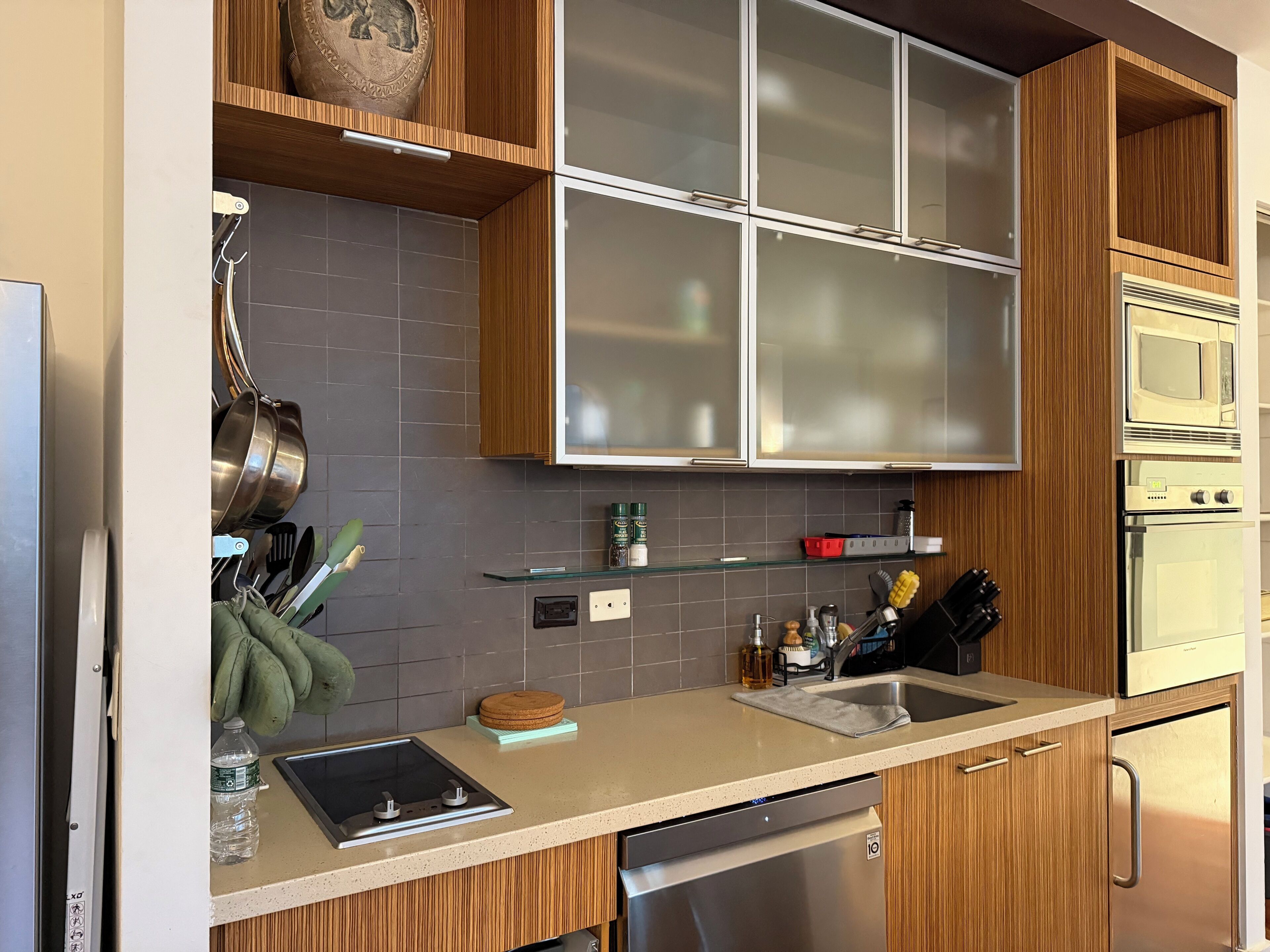 Micro-ondes, four, plaque de cuisson, lave-vaisselle