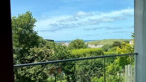 Interior - 2 The Strand - sleeps 8 guests  in 4 bedrooms and hot tub (Newquay)