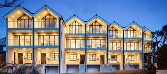 2 The Strand - sleeps 8 guests in 4 bedrooms and hot tub