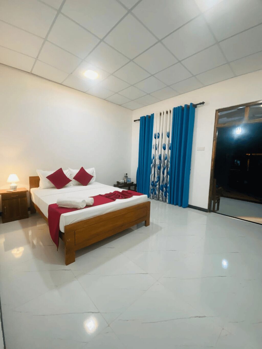 3 chambres, fer et planche à repasser