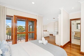 5 habitaciones, escritorio, cuna de viaje y wifi