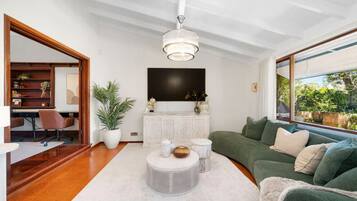 Télévision, cheminée