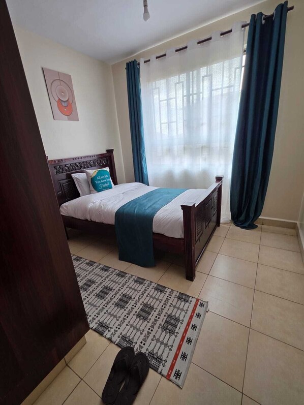 3 bedrooms, iron/ironing board, internet, bed sheets