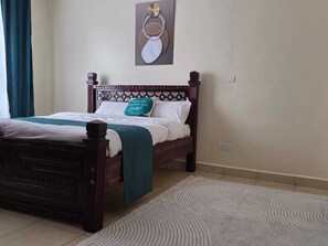 3 室のベッドルーム、アイロン / アイロン台、インターネット、ベッドシーツ