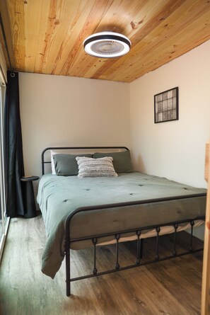 WiFi, bed sheets