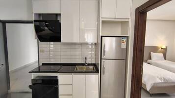 Sistema de insonorización, tabla de planchar con plancha, wifi gratis