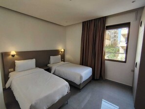 Estudio Confort, balcón, vistas a la ciudad | Sistema de insonorización, tabla de planchar con plancha, wifi gratis