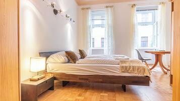 Basic Apartment | Laptop workspace, iron/ironing board, free WiFi