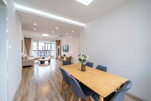 Superior Apartment, 4 Bedrooms, City View | Living room | Smart TV