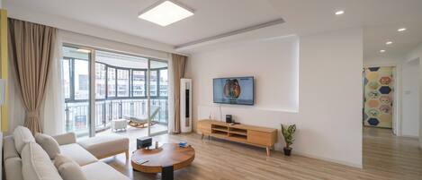 Superior Apartment, 4 Bedrooms, City View | Living room | Smart TV