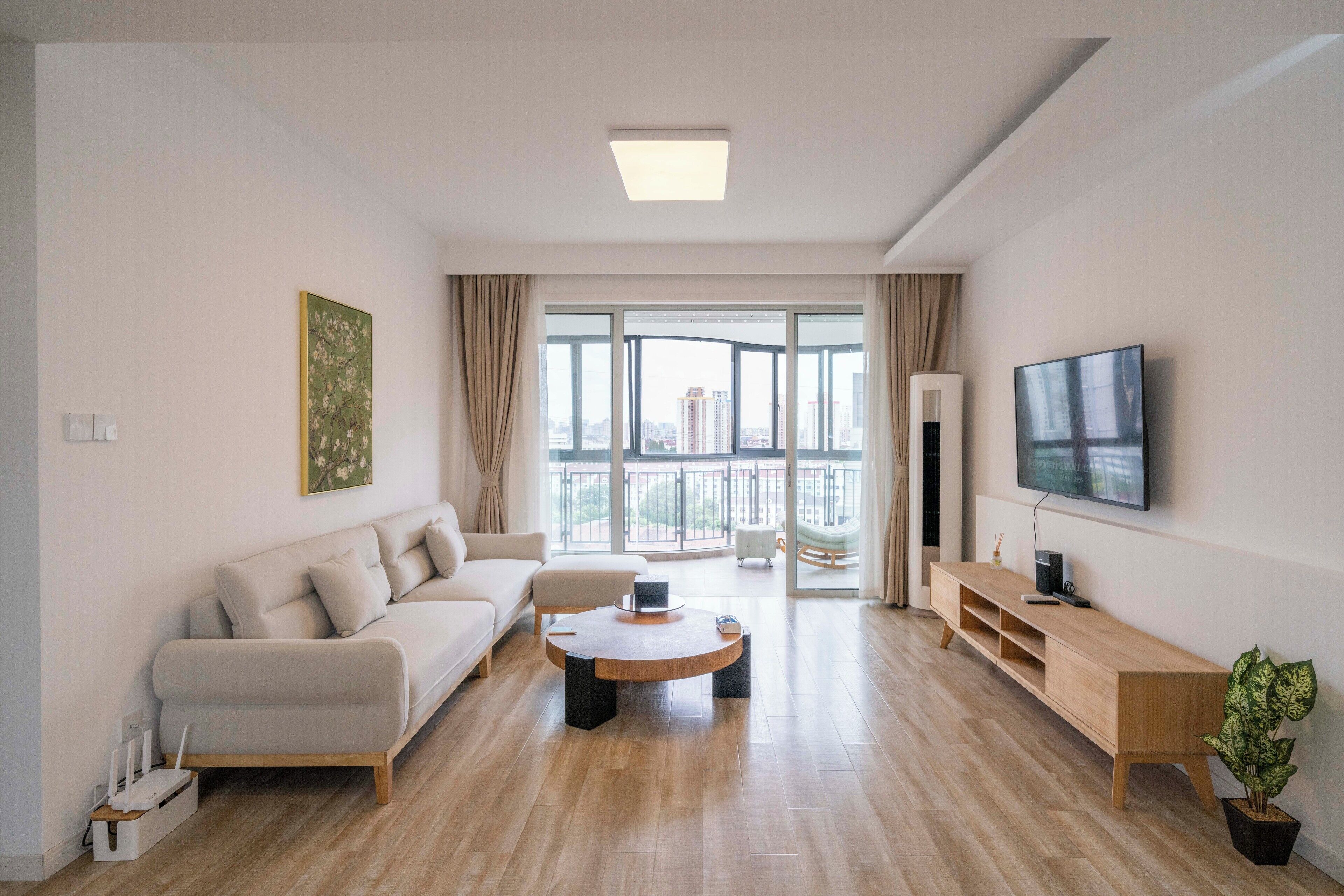 Superior Apartment, 4 Bedrooms, City View | Living room | Smart TV