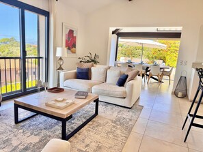 TV, fireplace, table tennis