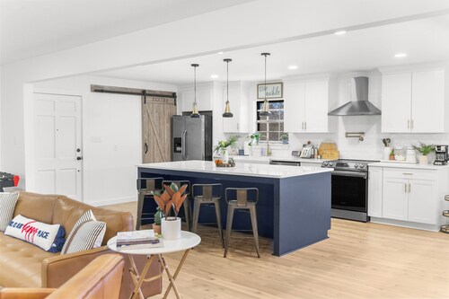 4 acre private Pool Modern Estate! Near Hoover Met