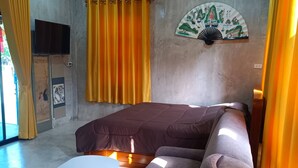Unclassified image, 5 of 19, button - Baan Phak Phu皮富的家 moshe house (Tambon Nong Phueng)