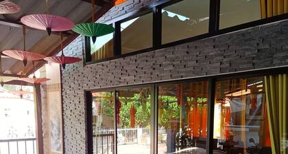 Baan Phak Phu皮富的家 moshe house