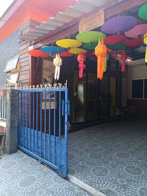 تفاصيل الفندق من الخارج