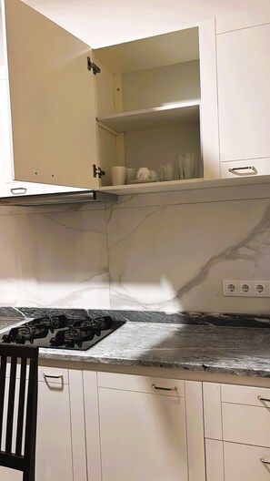 Fridge, stovetop, coffee/tea maker, toaster